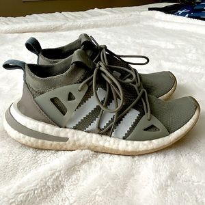 🥝 forest green Adidas Arkyn women’s sneakers🥝